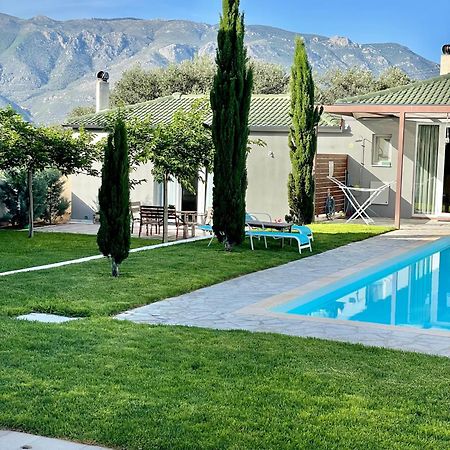 Pool Guesthouse Corinth ภายนอก รูปภาพ