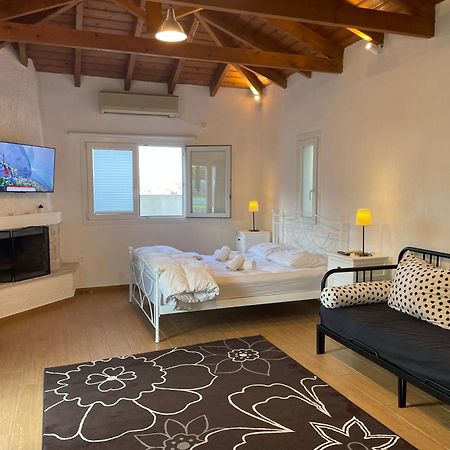 Pool Guesthouse Corinth ภายนอก รูปภาพ