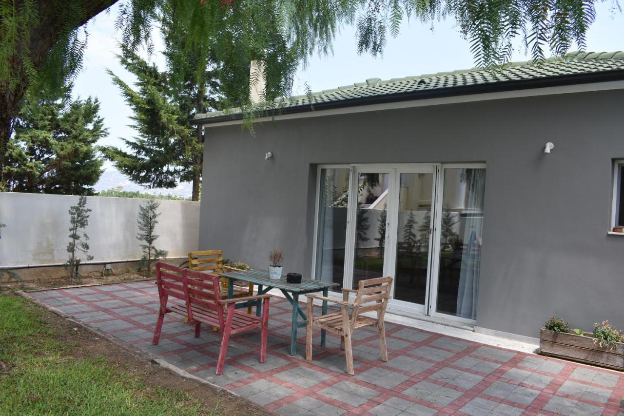 Pool Guesthouse Corinth ภายนอก รูปภาพ