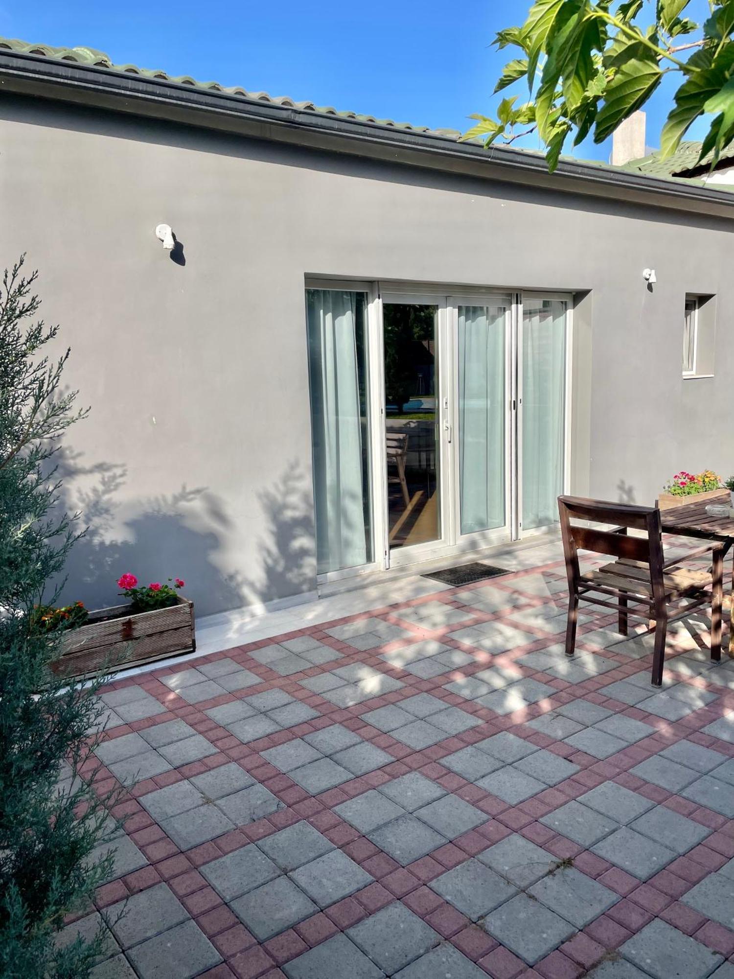 Pool Guesthouse Corinth ภายนอก รูปภาพ