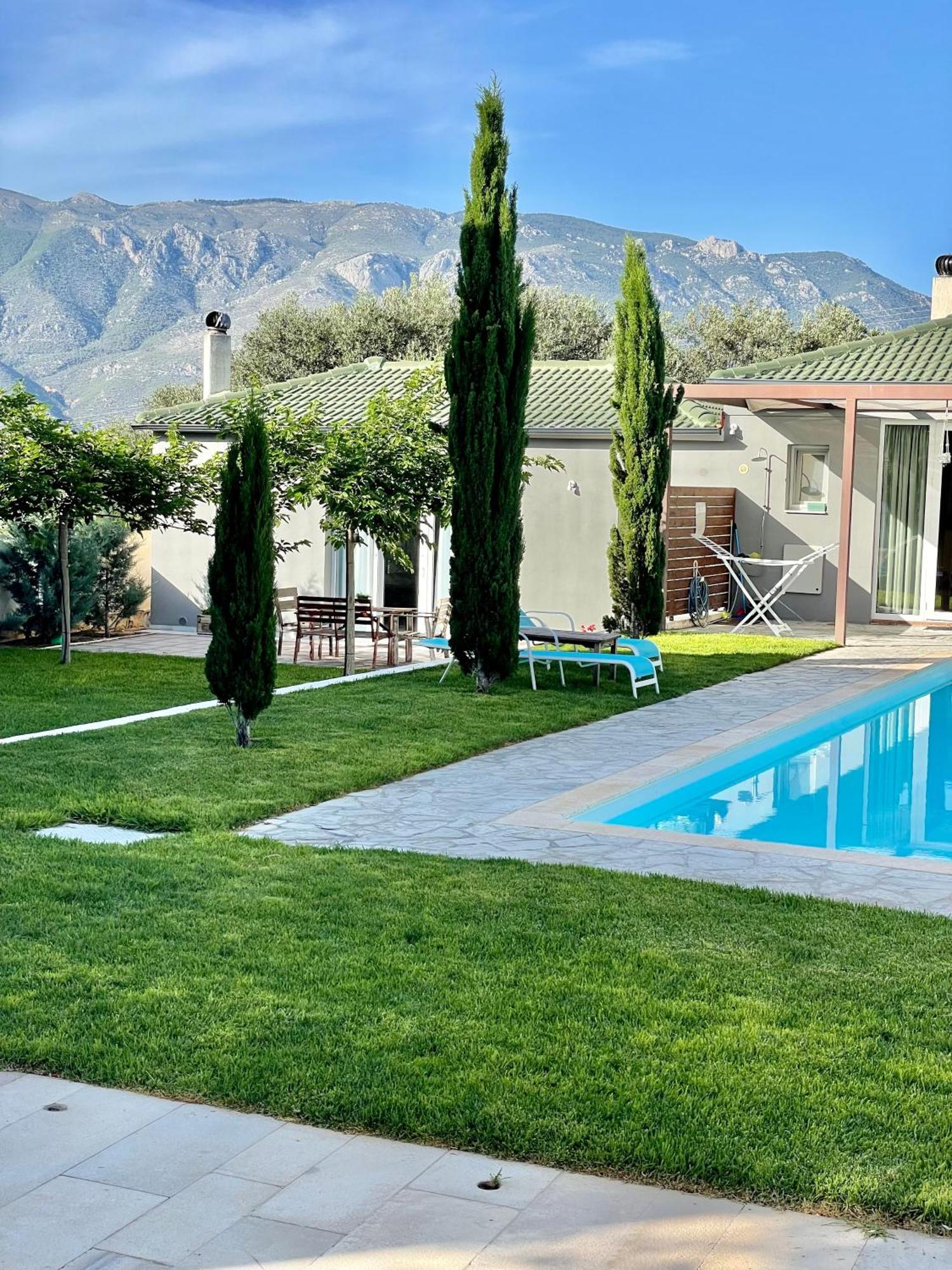 Pool Guesthouse Corinth ภายนอก รูปภาพ