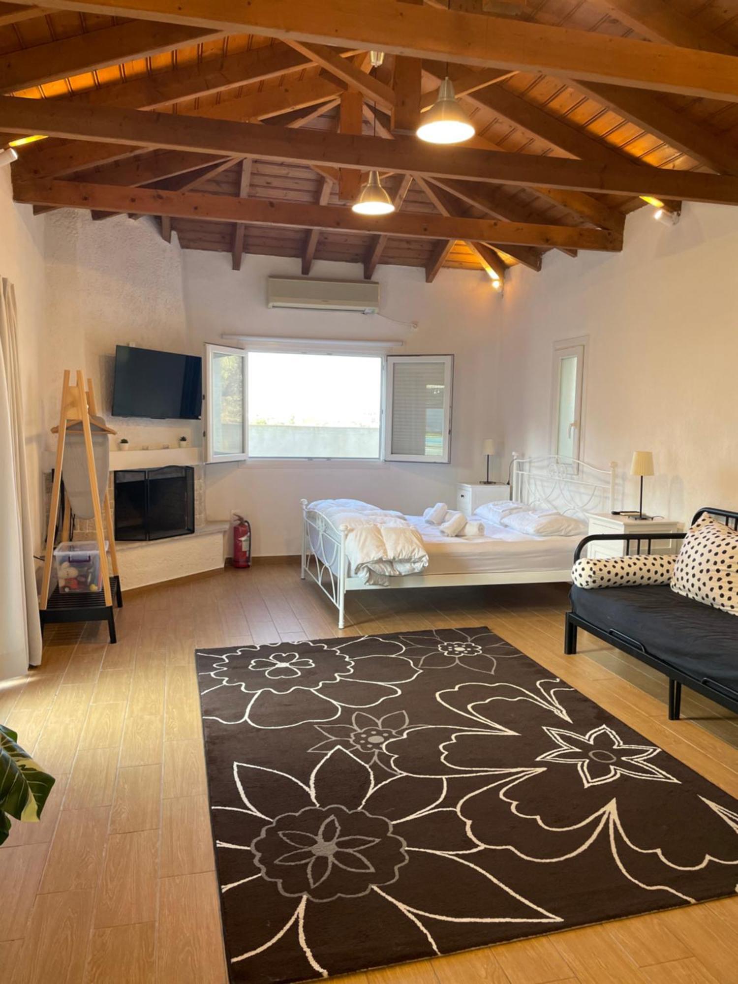 Pool Guesthouse Corinth ภายนอก รูปภาพ