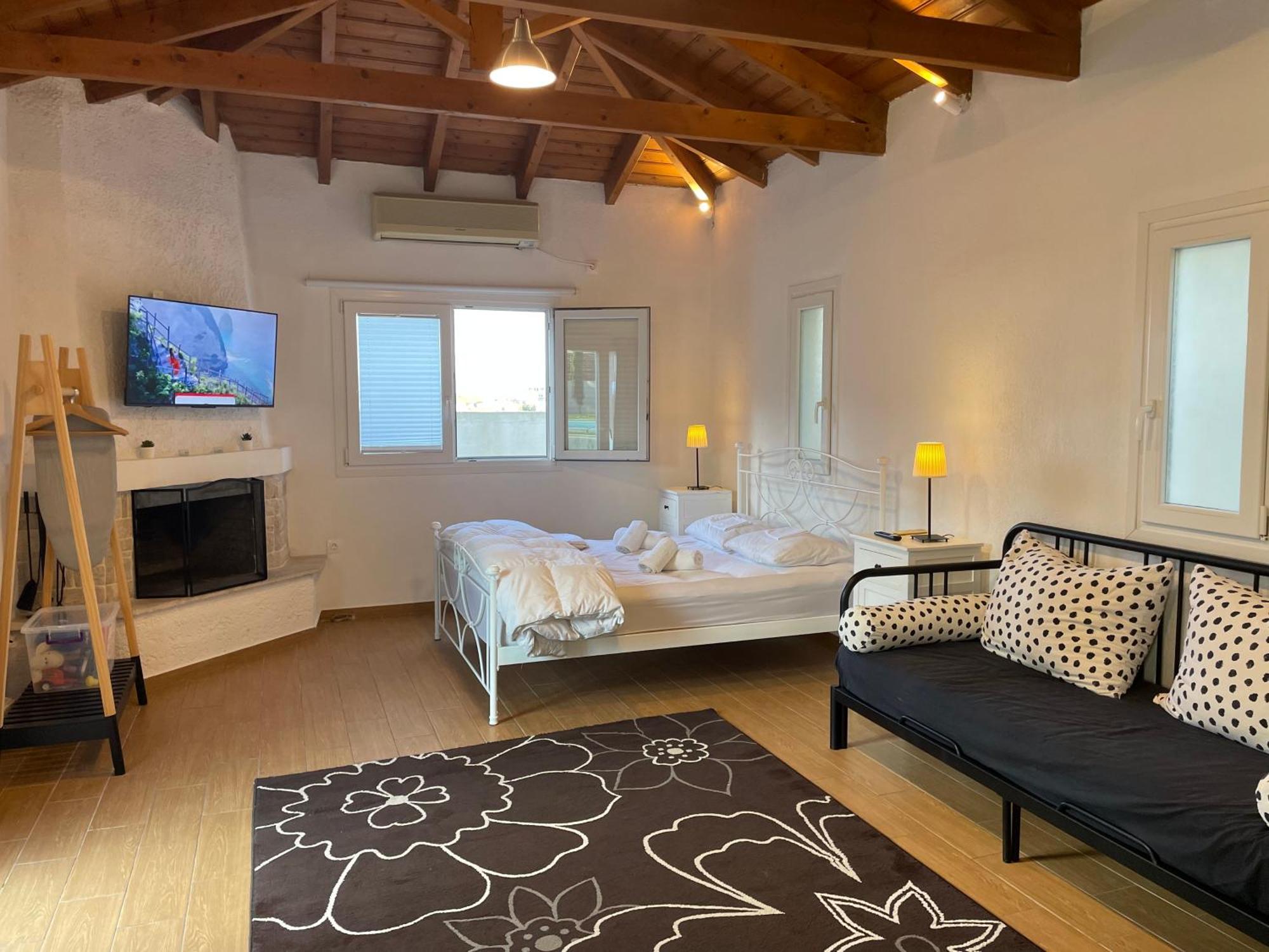 Pool Guesthouse Corinth ภายนอก รูปภาพ