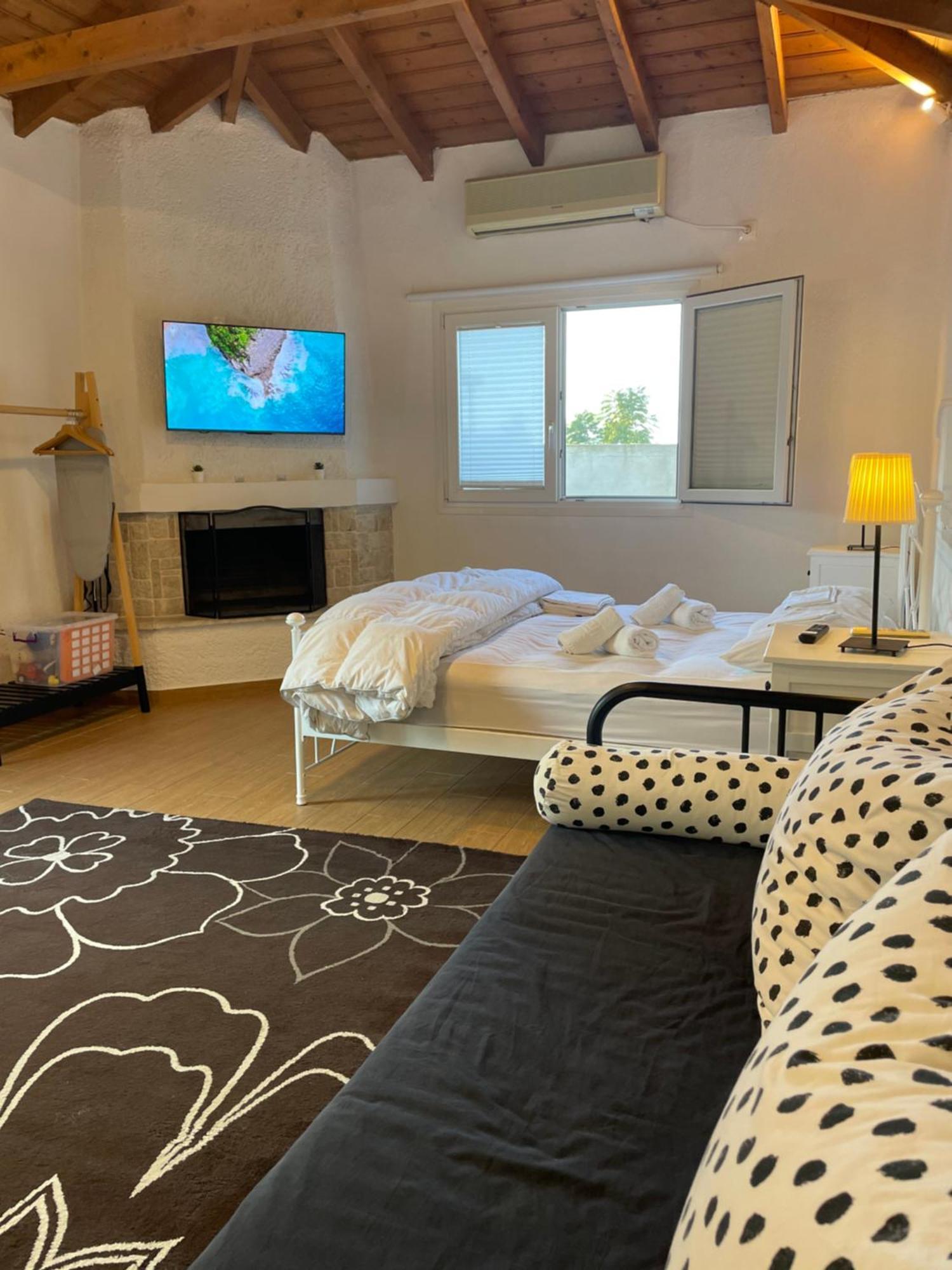 Pool Guesthouse Corinth ภายนอก รูปภาพ